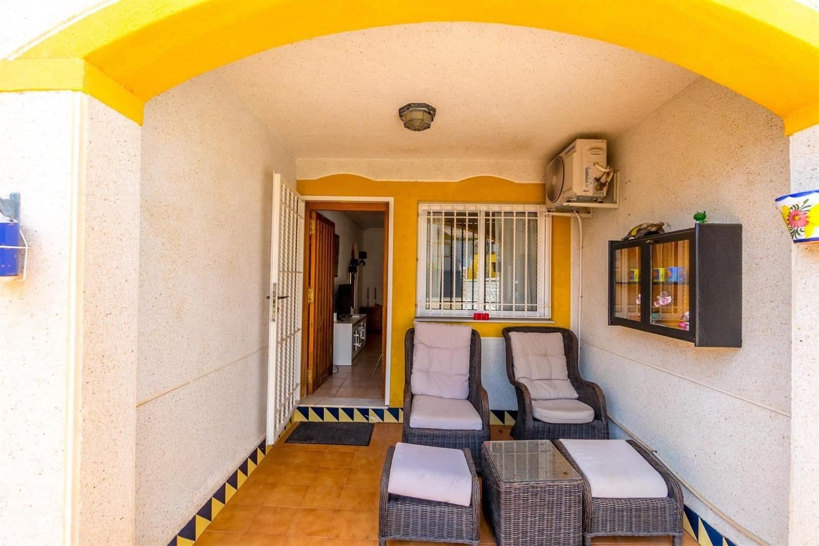 2 makuuhuone Huvila myytävänä paikassa Torrevieja mukana uima-altaan 
autotalli - 149 000 € (Ref: 9237309)