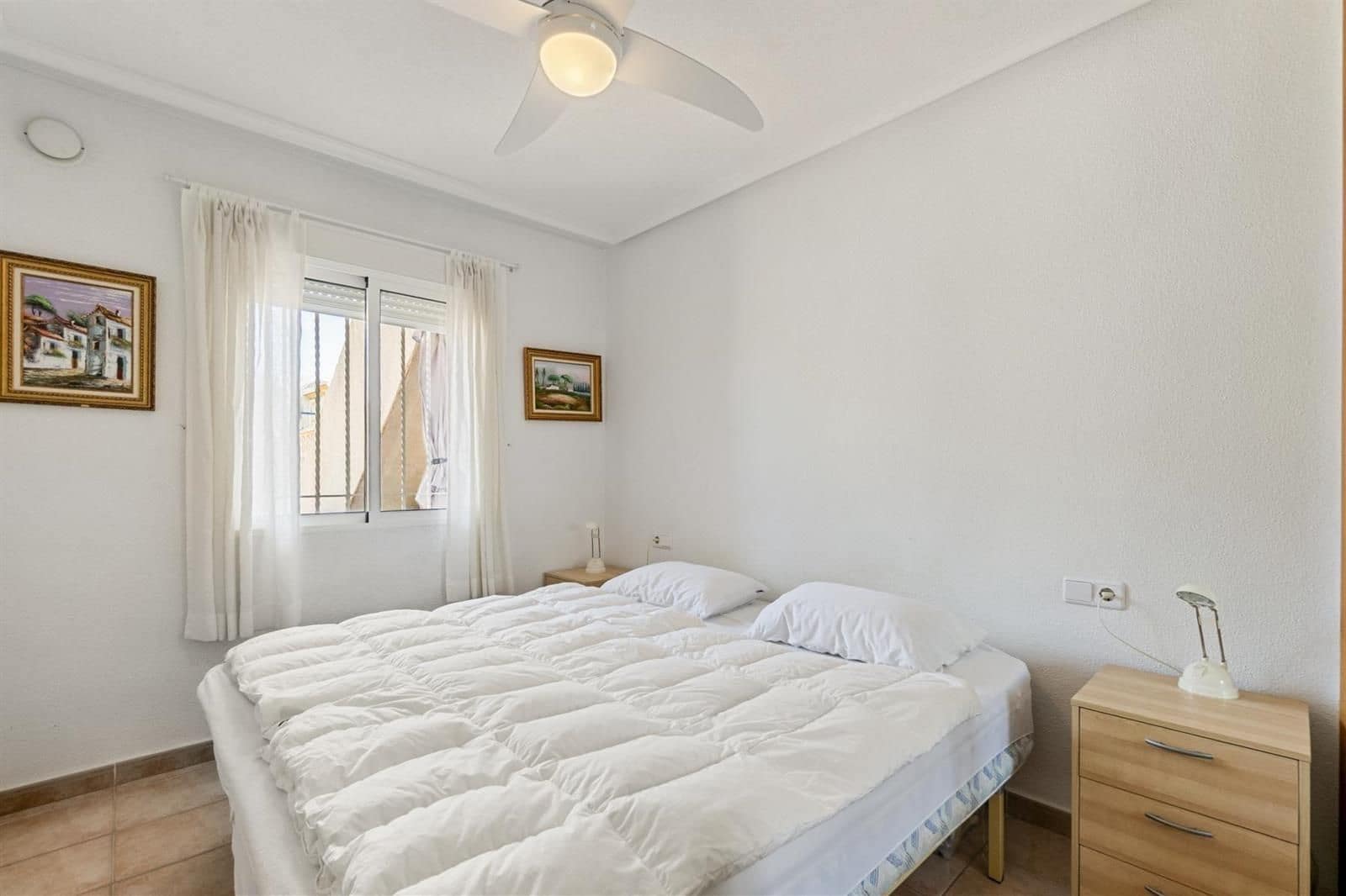 2 makuuhuone Huvila myytävänä paikassa Torrevieja mukana uima-altaan 
autotalli - 149 000 € (Ref: 9237309)