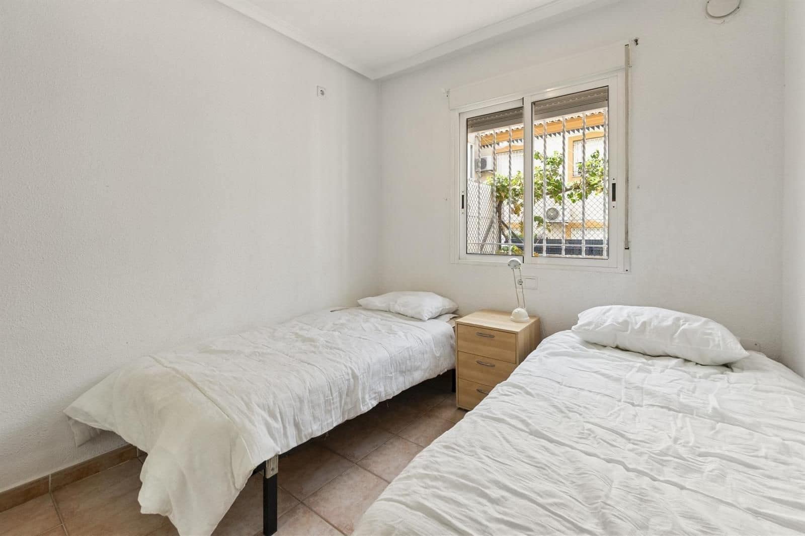 2 makuuhuone Huvila myytävänä paikassa Torrevieja mukana uima-altaan 
autotalli - 149 000 € (Ref: 9237309)