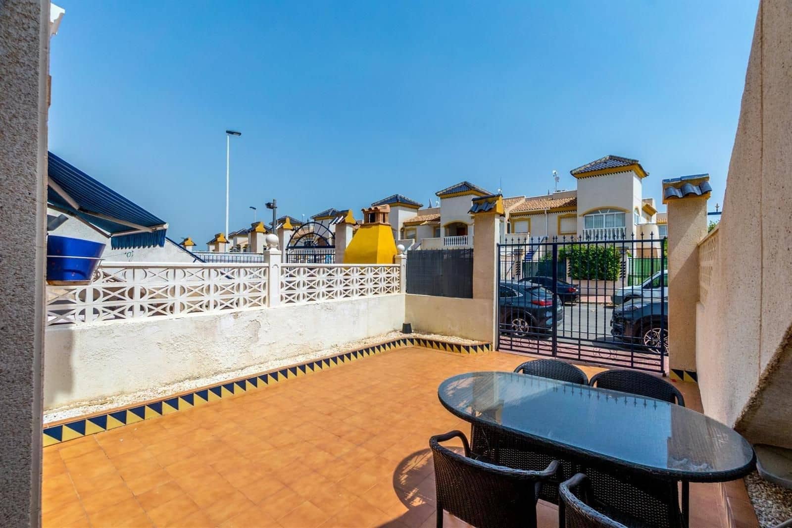 2 makuuhuone Huvila myytävänä paikassa Torrevieja mukana uima-altaan 
autotalli - 149 000 € (Ref: 9237309)