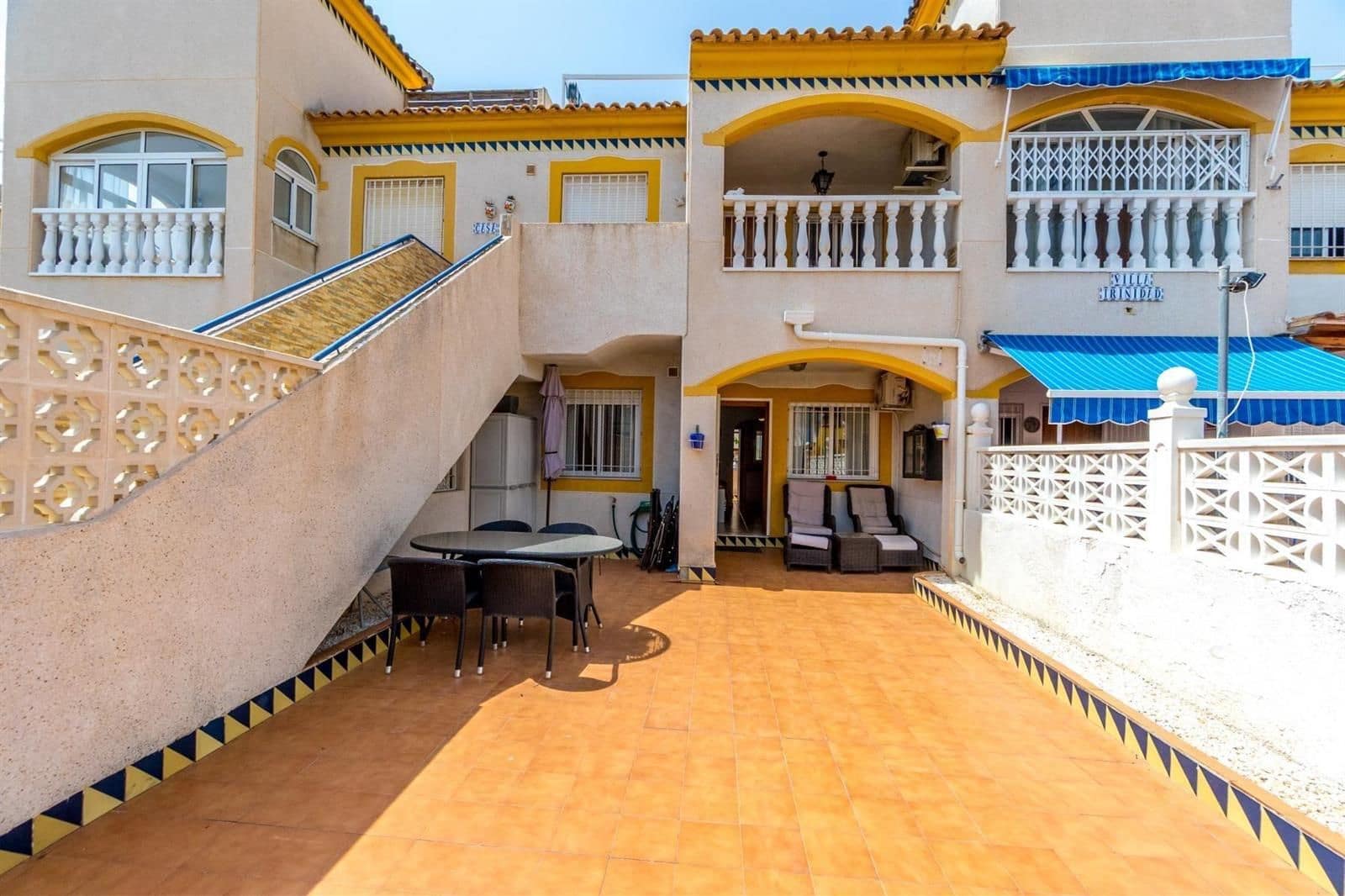 2 makuuhuone Huvila myytävänä paikassa Torrevieja mukana uima-altaan 
autotalli - 149 000 € (Ref: 9237309)