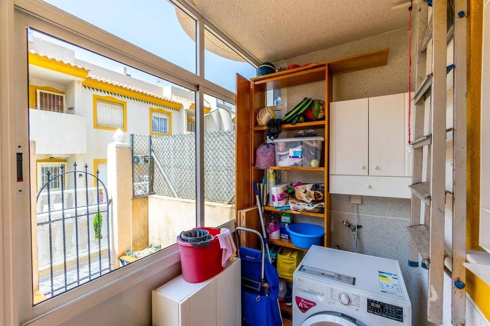 2 makuuhuone Huvila myytävänä paikassa Torrevieja mukana uima-altaan 
autotalli - 149 000 € (Ref: 9237309)