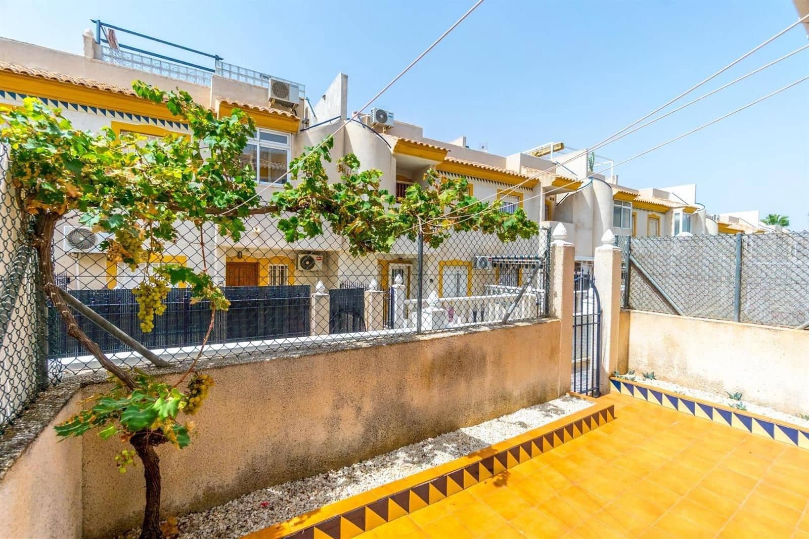 2 makuuhuone Huvila myytävänä paikassa Torrevieja mukana uima-altaan 
autotalli - 149 000 € (Ref: 9237309)