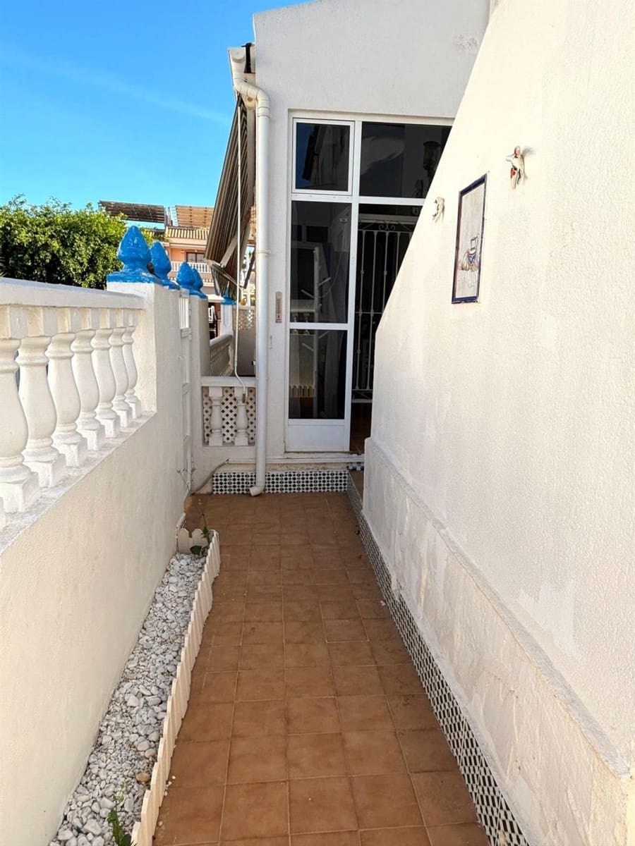 3 soverom Hus til salgs i Torrevieja med svømmebasseng - € 199 000 (Ref: 9237311)
