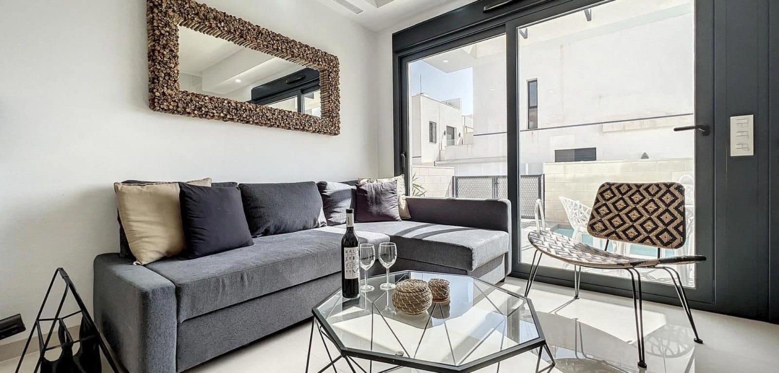 3 Zimmer Villa zu verkaufen in Villamartin mit Pool - 336.000 € (Ref: 9237313)