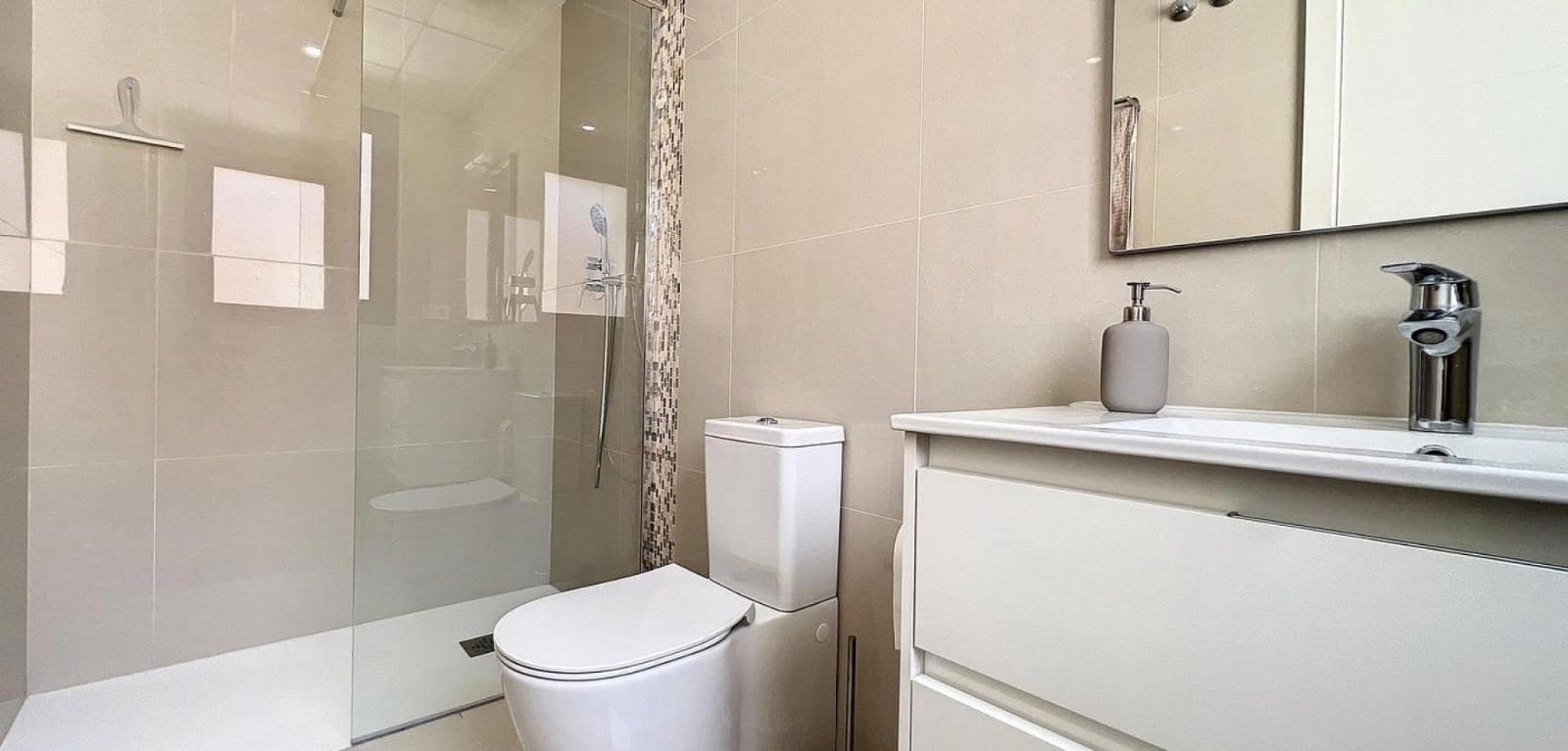 3 Zimmer Villa zu verkaufen in Villamartin mit Pool - 336.000 € (Ref: 9237313)