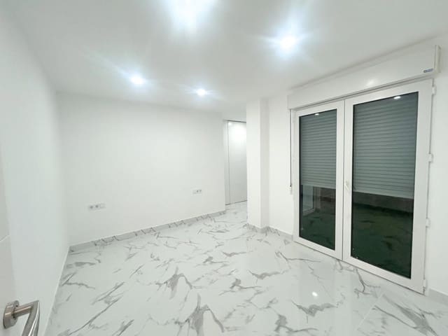 3 slaapkamer Flat te koop in Playa de los Náufragos, Torrevieja - € 225.000 (Ref: 9237320)