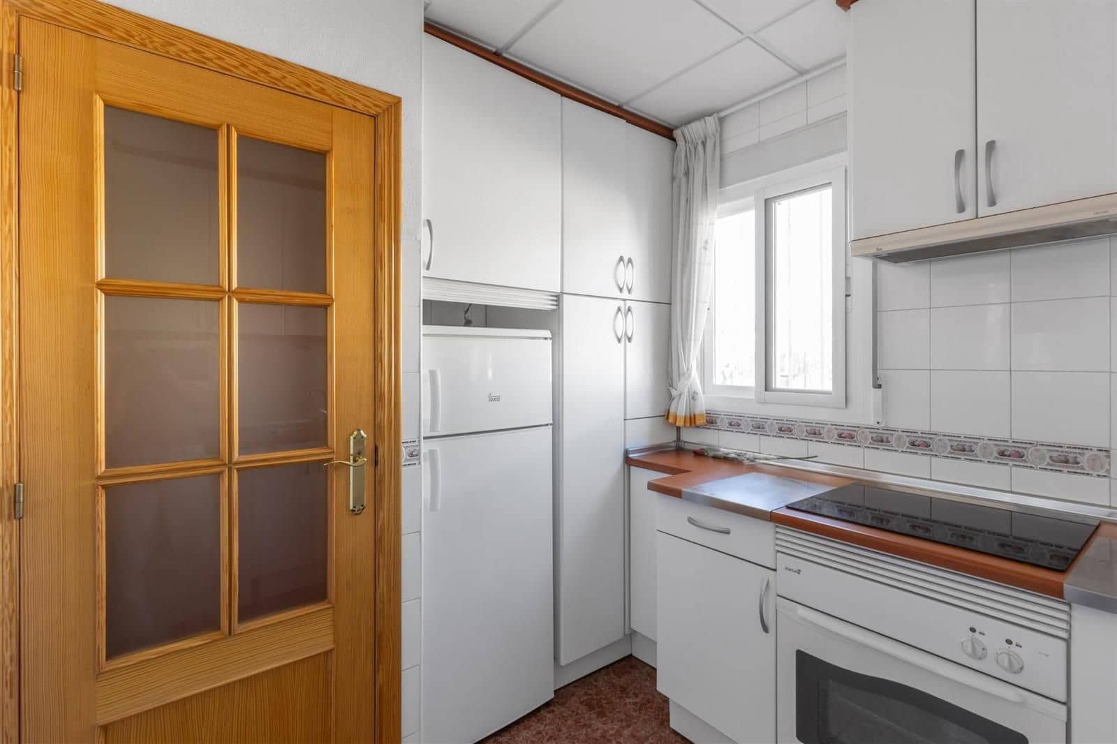 2 soveværelse Lejlighed til salg i Torrevieja med garage - € 124.990 (Ref: 9237325)