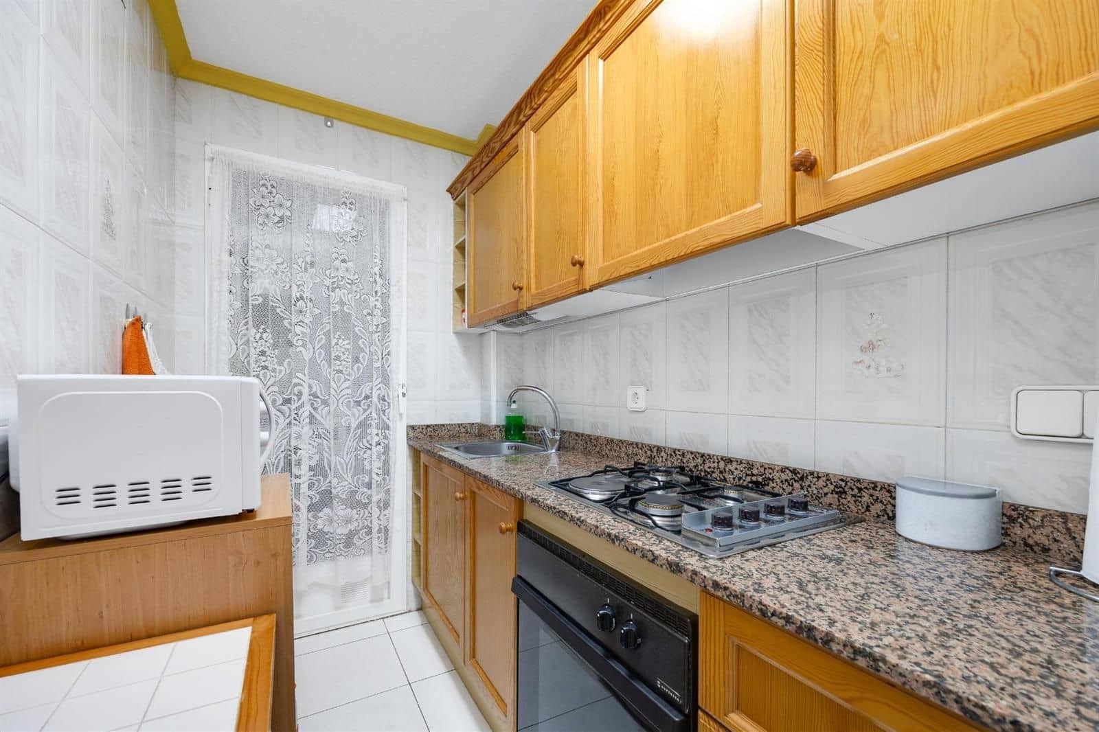 Piso de 2 habitaciones en Torrevieja en venta con garaje - 156.900 € (Ref: 9237341)