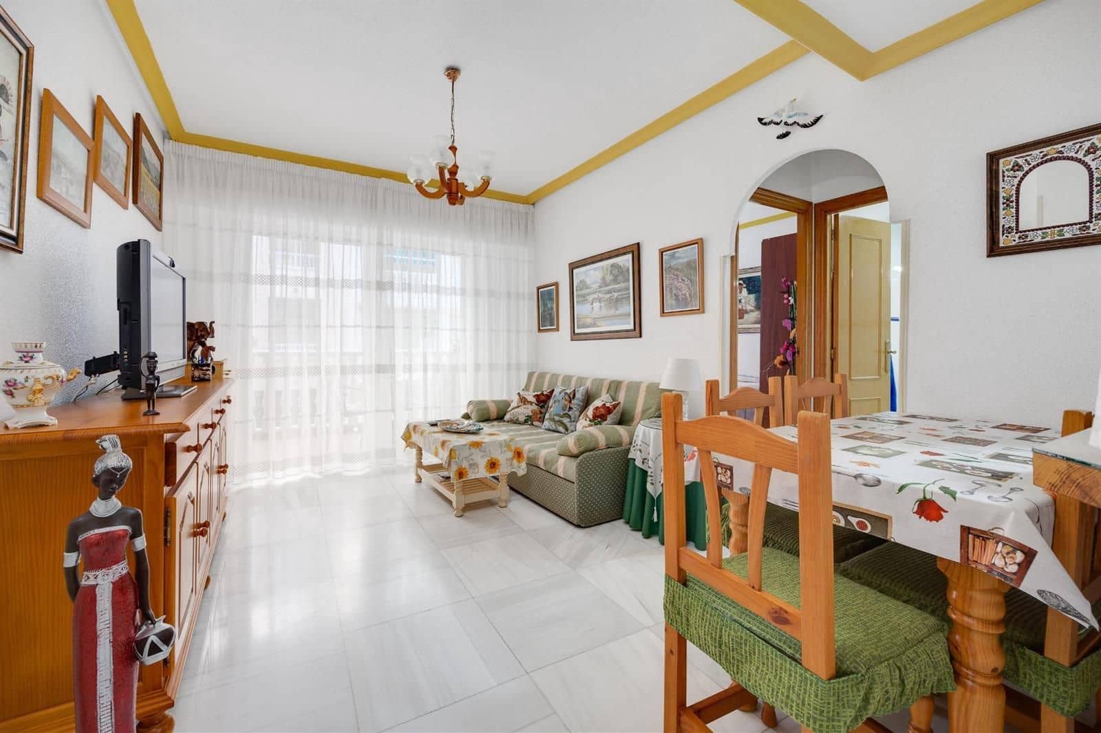 Piso de 2 habitaciones en Torrevieja en venta con garaje - 156.900 € (Ref: 9237341)