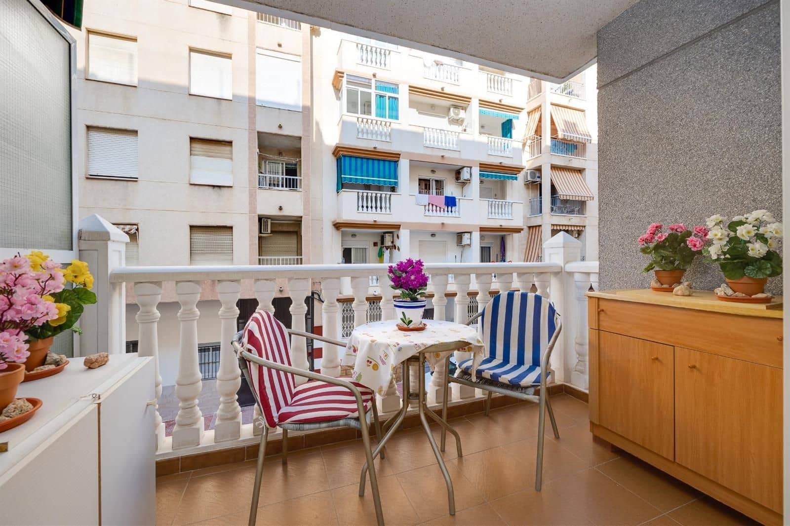 Piso de 2 habitaciones en Torrevieja en venta con garaje - 156.900 € (Ref: 9237341)