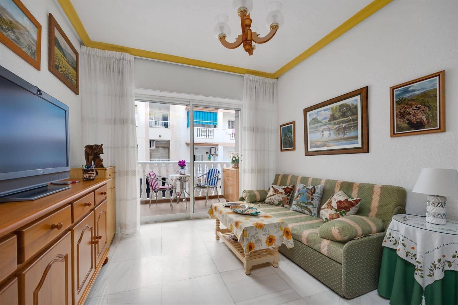 Piso de 2 habitaciones en Torrevieja en venta con garaje - 156.900 € (Ref: 9237341)