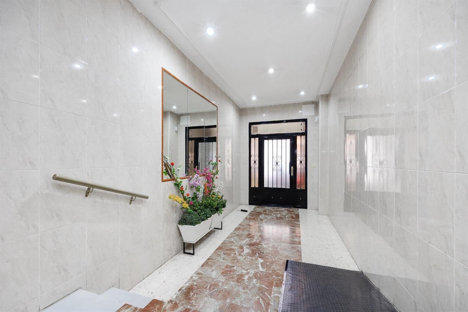 Piso de 2 habitaciones en Torrevieja en venta con garaje - 156.900 € (Ref: 9237341)