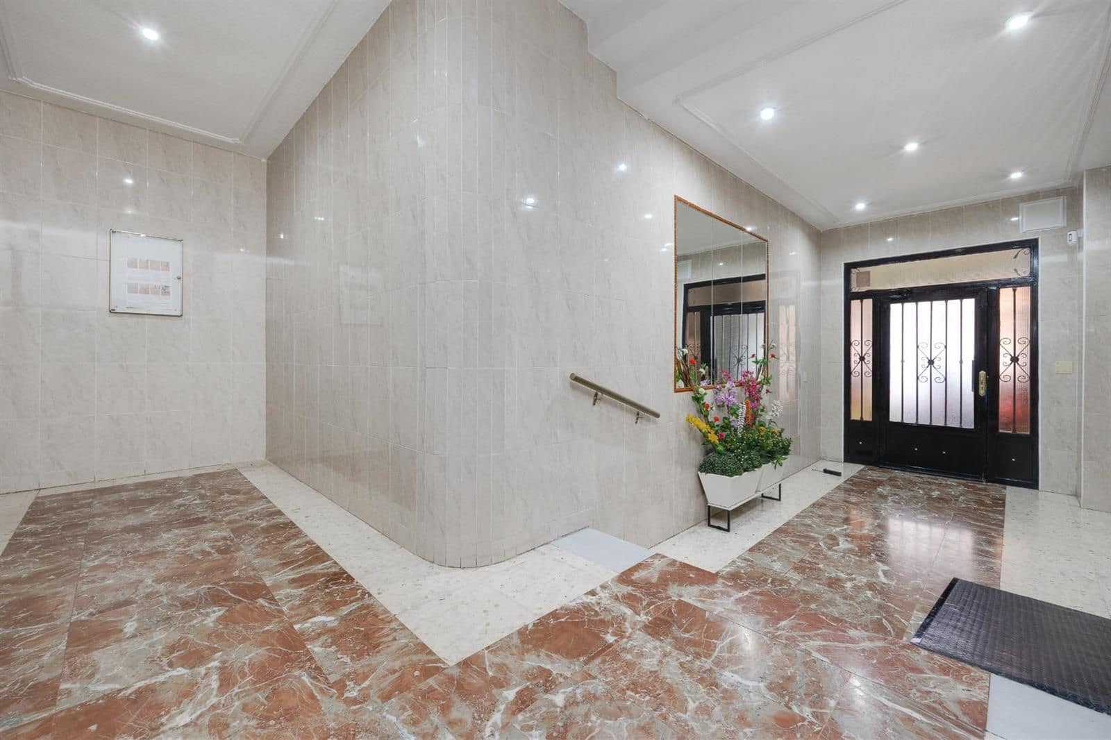 Piso de 2 habitaciones en Torrevieja en venta con garaje - 156.900 € (Ref: 9237341)