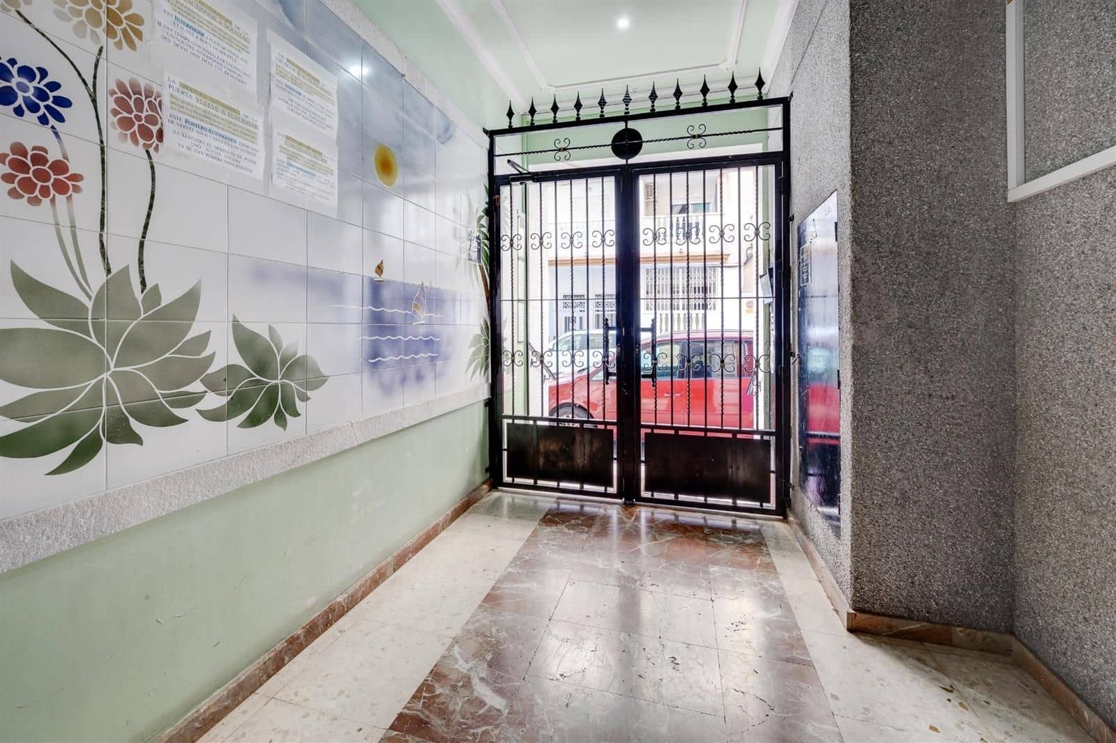 Piso de 2 habitaciones en Torrevieja en venta con garaje - 156.900 € (Ref: 9237341)