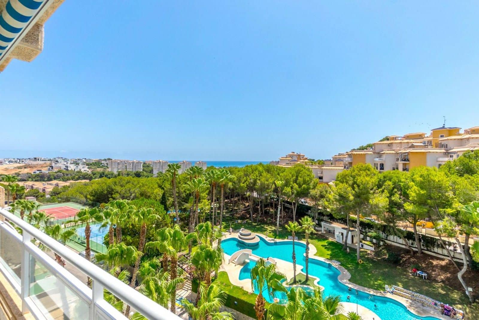 2 soveværelse Lejlighed til salg i Dehesa de Campoamor med swimmingpool - € 160.000 (Ref: 9237343)