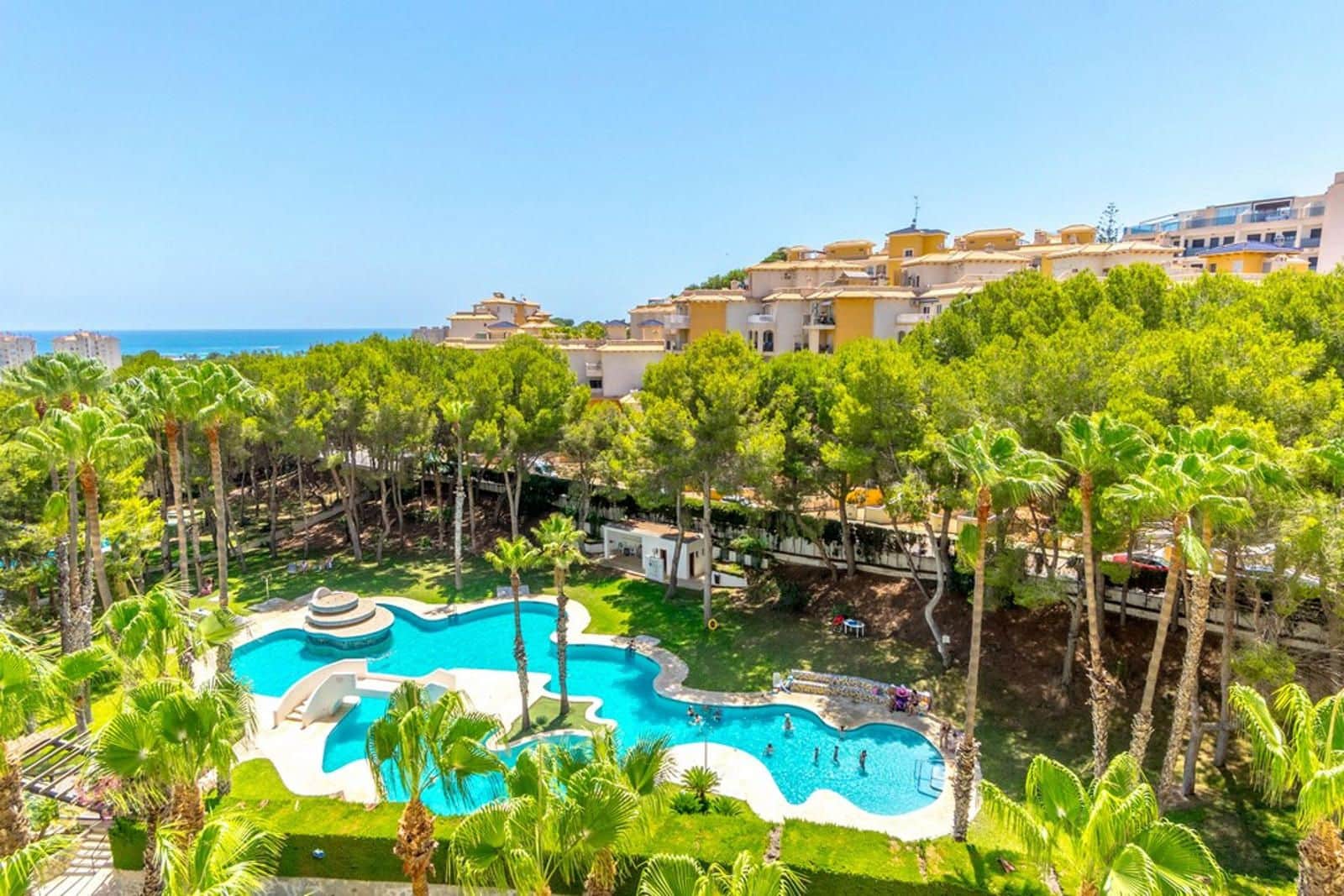 2 soveværelse Lejlighed til salg i Dehesa de Campoamor med swimmingpool - € 160.000 (Ref: 9237343)