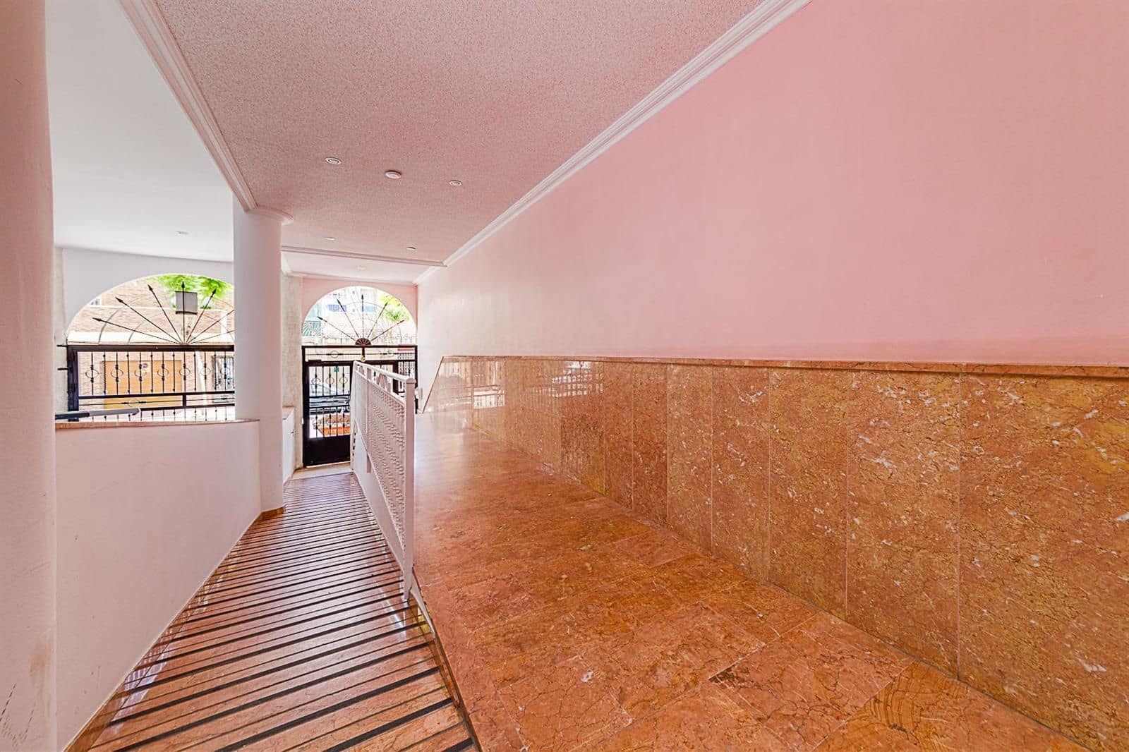 2 bedroom Flat for sale in Torrevieja - € 169,900 (Ref: 9237359)