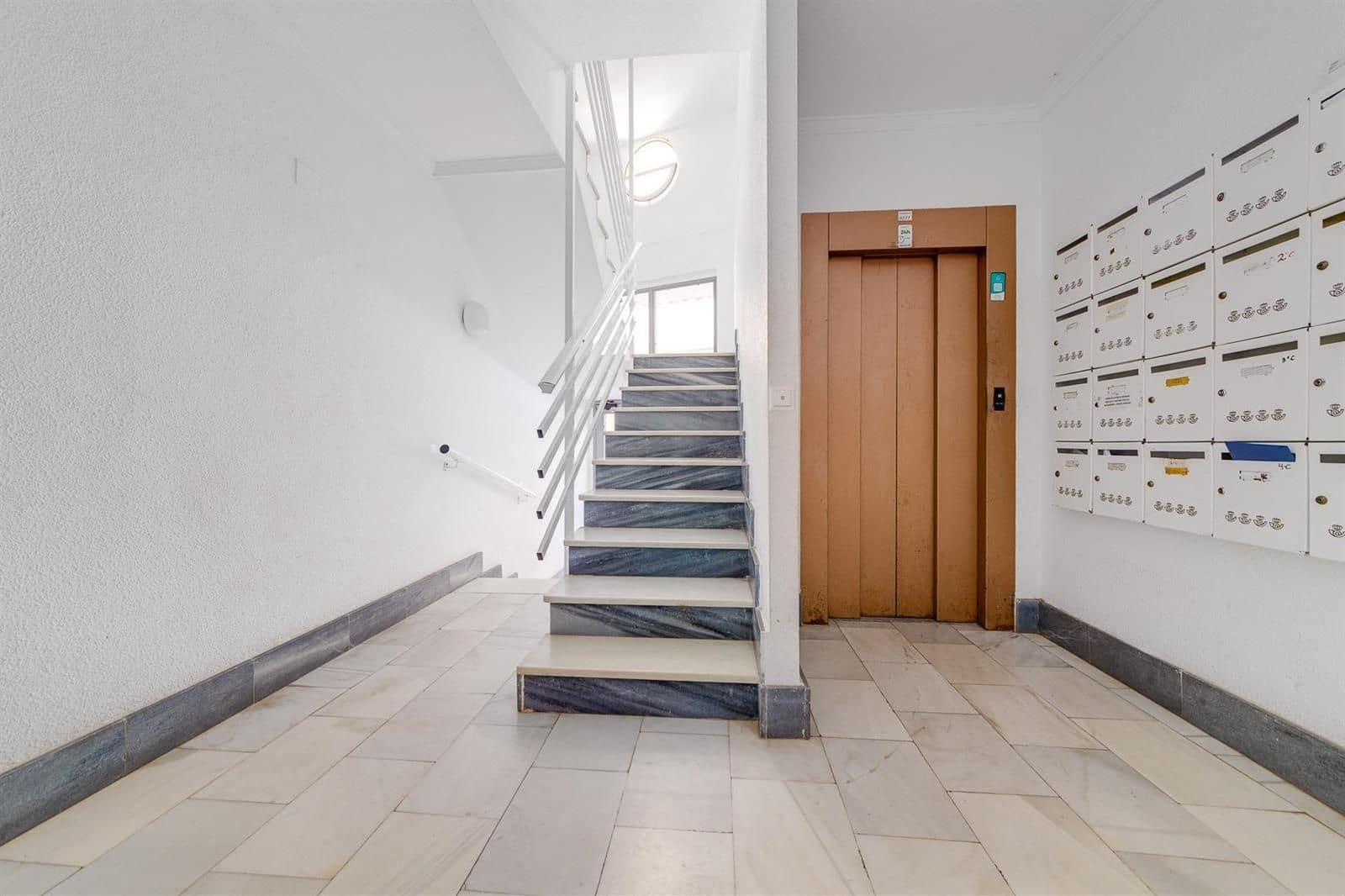 2 soveværelse Lejlighed til salg i Torrevieja - € 119.900 (Ref: 9237360)