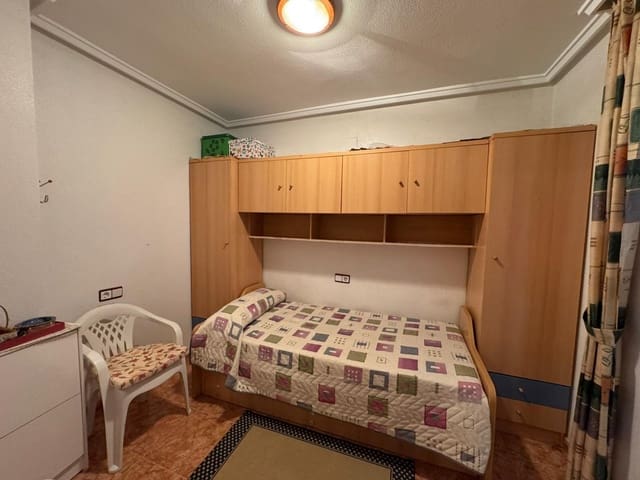 2 slaapkamer Flat te koop in Antonio Machado, Torrevieja met garage - € 132.500 (Ref: 9237378)