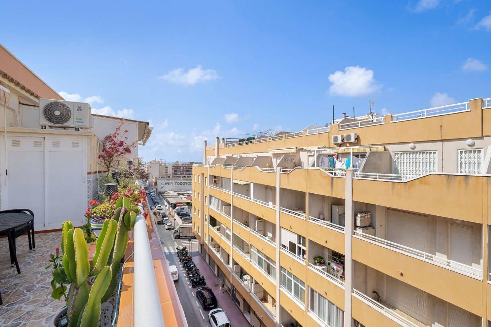 2 soveværelse Penthouse til salg i Torrevieja med garage - € 175.000 (Ref: 9237383)