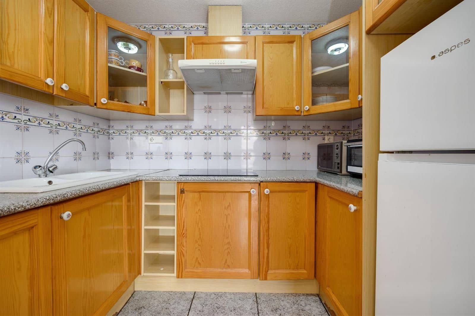 2 bedroom Penthouse for sale in Torrevieja with garage - € 179,900 (Ref: 9237391)