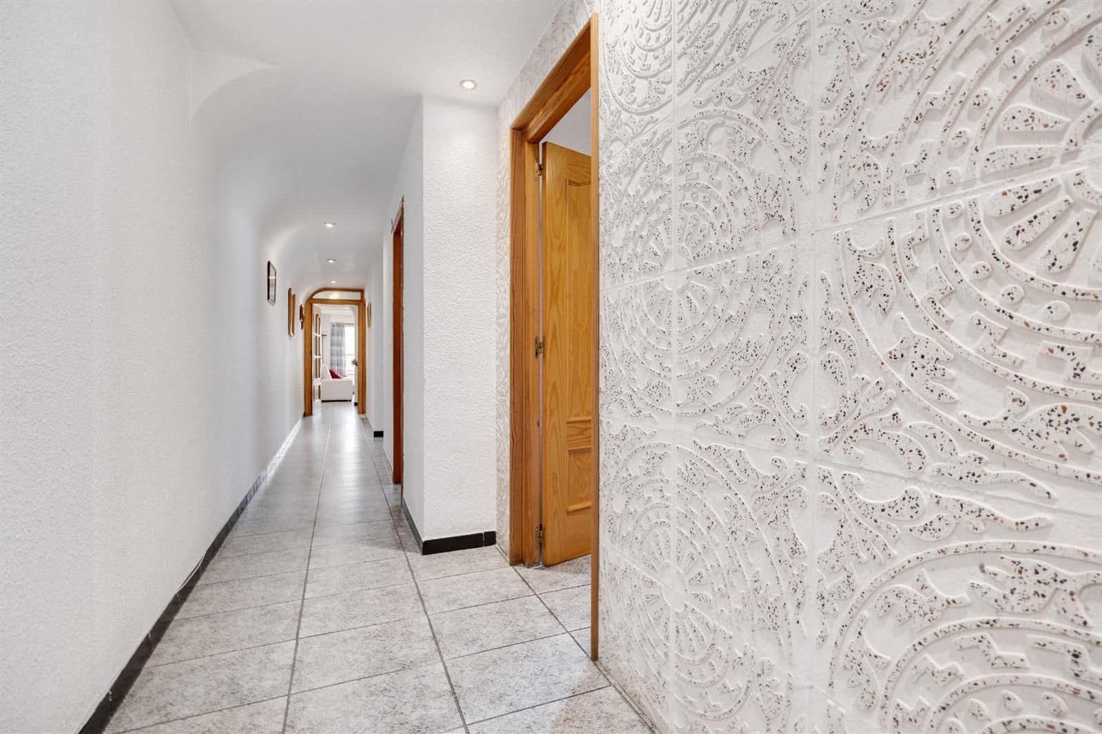 2 bedroom Penthouse for sale in Torrevieja with garage - € 179,900 (Ref: 9237391)