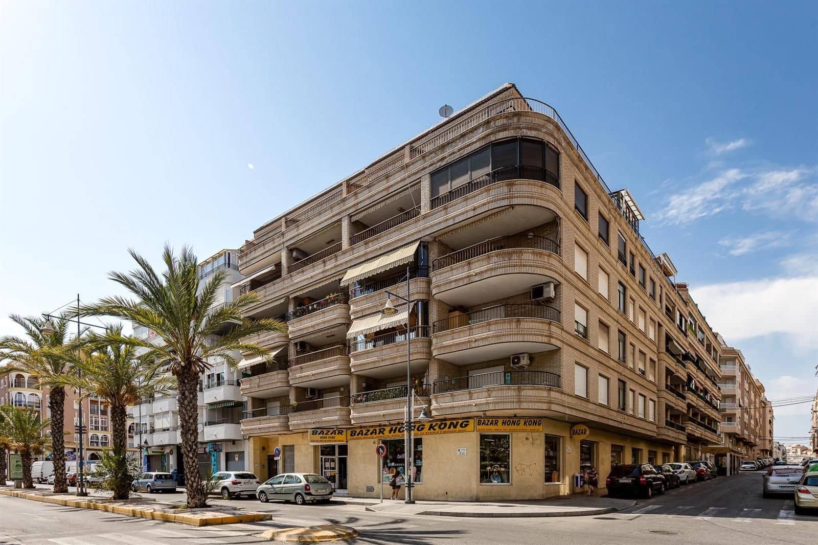 2 bedroom Penthouse for sale in Torrevieja with garage - € 179,900 (Ref: 9237391)