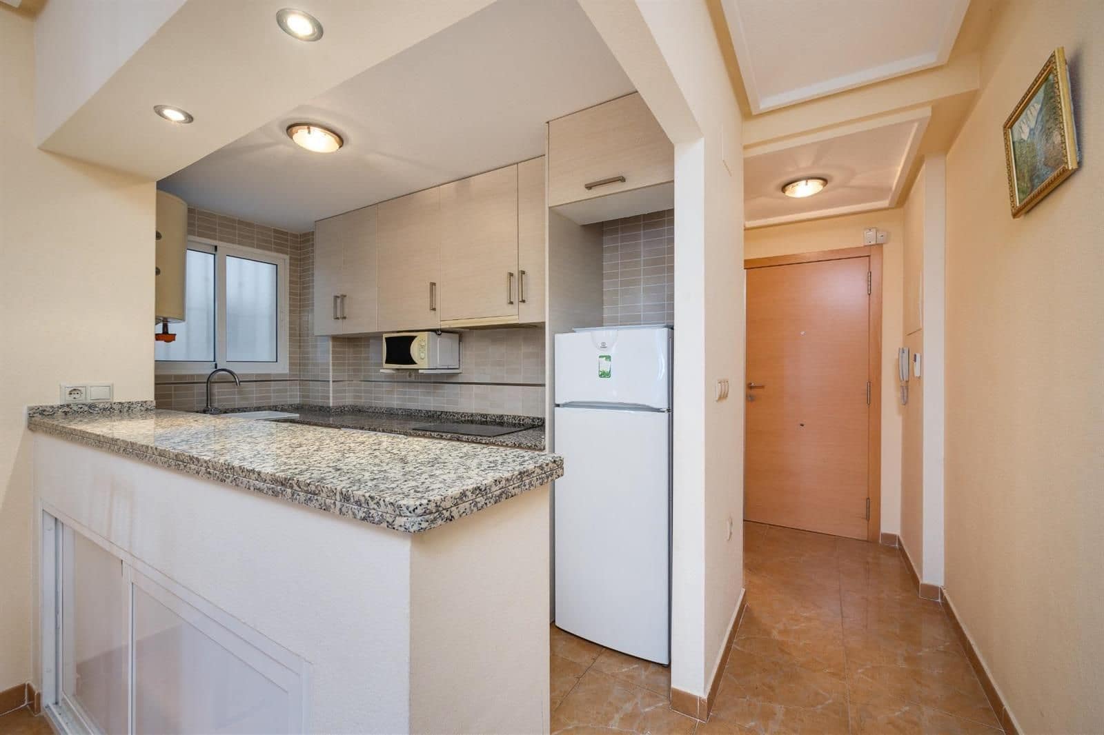 2 makuuhuone Asunto myytävänä paikassa Torrevieja mukana uima-altaan 
autotalli - 123 900 € (Ref: 9237395)