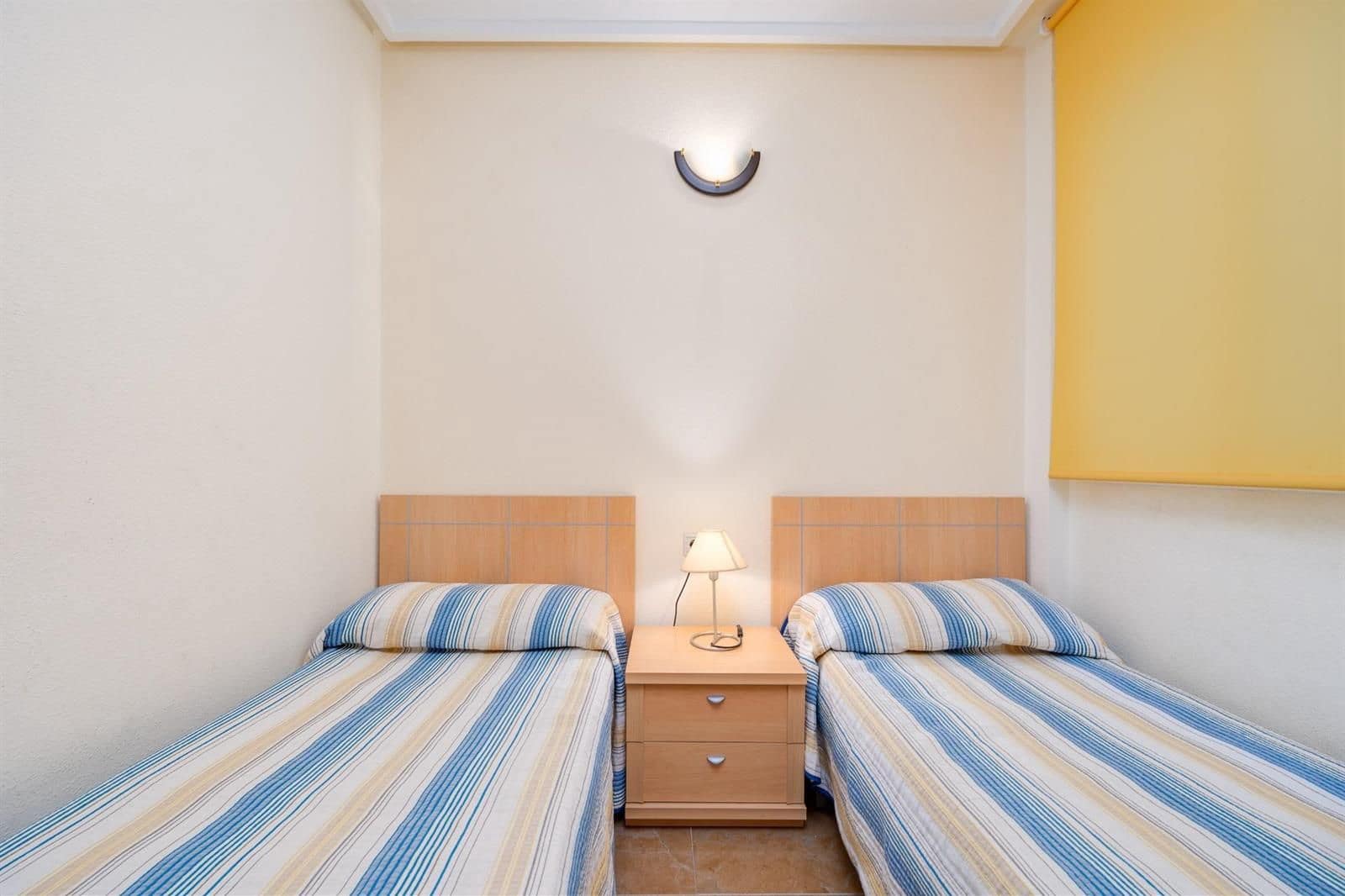 2 makuuhuone Asunto myytävänä paikassa Torrevieja mukana uima-altaan 
autotalli - 123 900 € (Ref: 9237395)