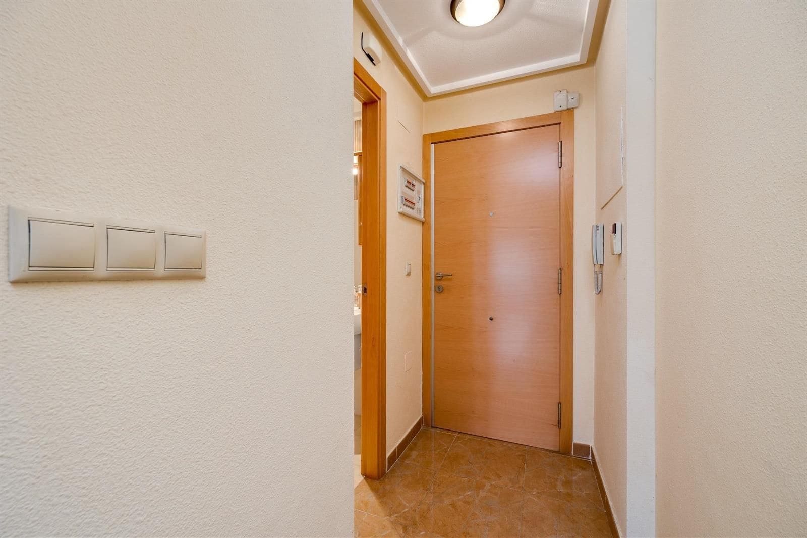 2 makuuhuone Asunto myytävänä paikassa Torrevieja mukana uima-altaan 
autotalli - 123 900 € (Ref: 9237395)