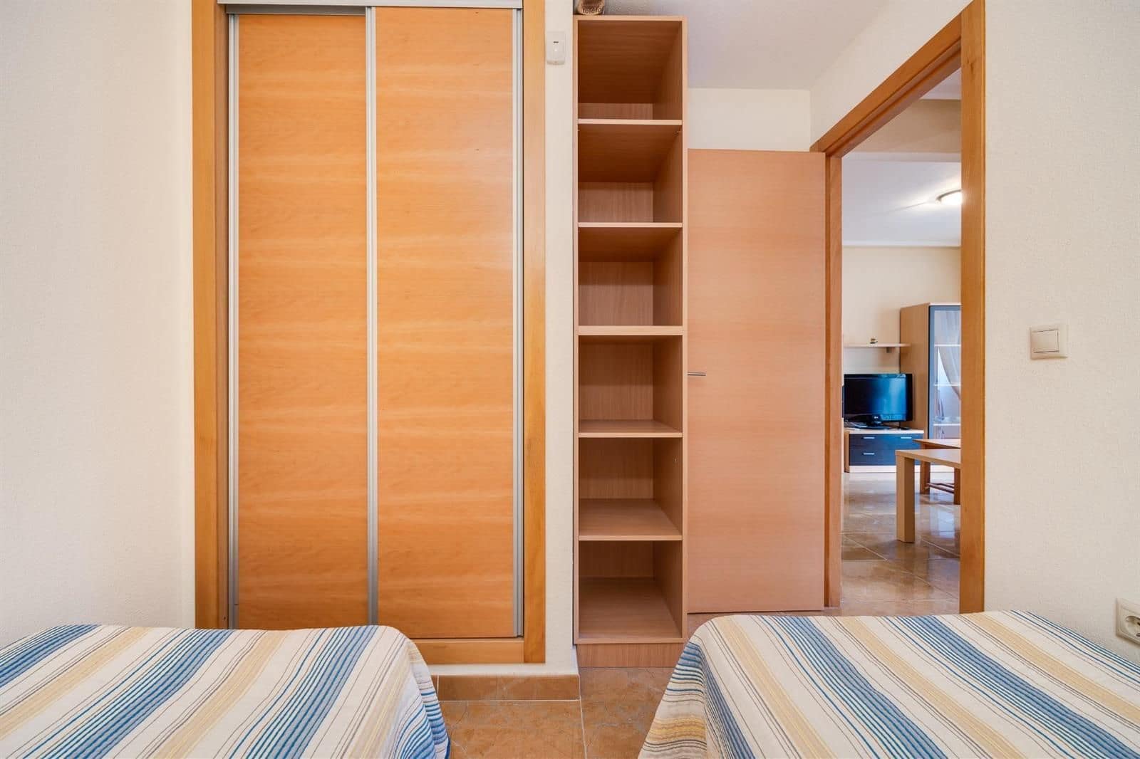 2 makuuhuone Asunto myytävänä paikassa Torrevieja mukana uima-altaan 
autotalli - 123 900 € (Ref: 9237395)