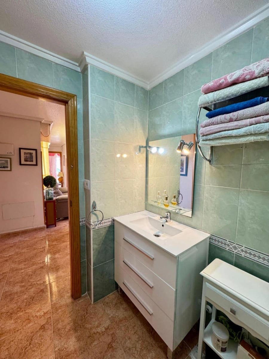 2 soveværelse Penthouse til salg i Torrevieja med swimmingpool - € 149.900 (Ref: 9237402)