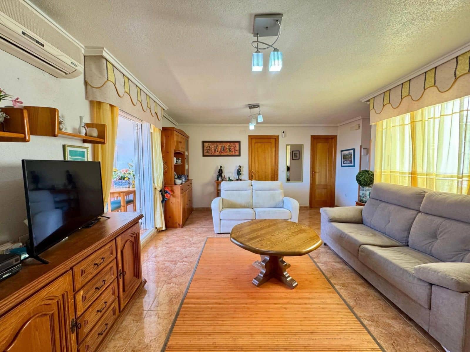 2 soveværelse Penthouse til salg i Torrevieja med swimmingpool - € 149.900 (Ref: 9237402)