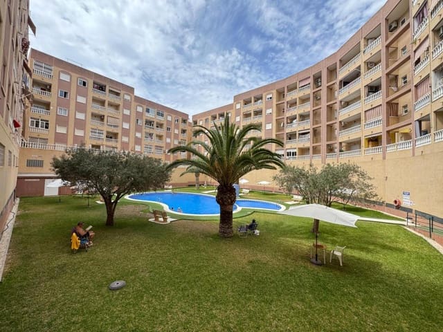2 soveværelse Penthouse til salg i Puerto Deportivo, Torrevieja med swimmingpool - € 149.900 (Ref: 9237402)