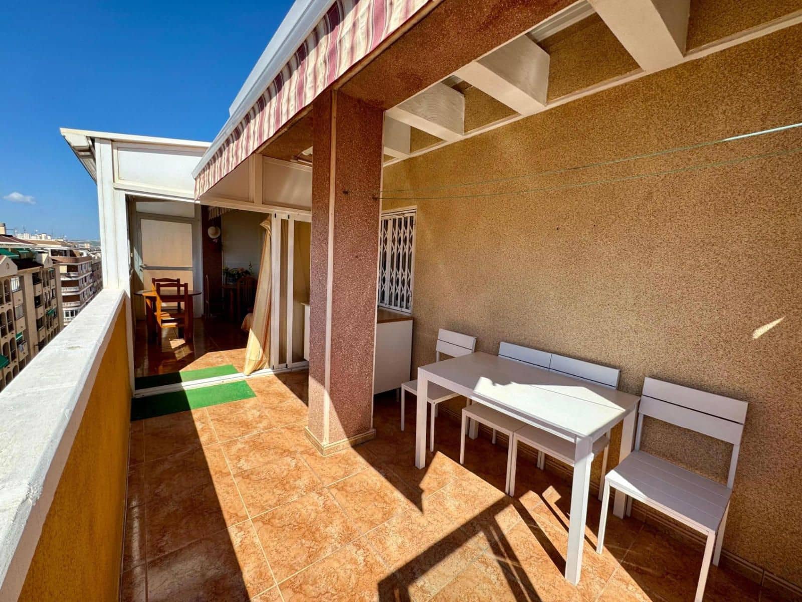 2 soveværelse Penthouse til salg i Torrevieja med swimmingpool - € 149.900 (Ref: 9237402)