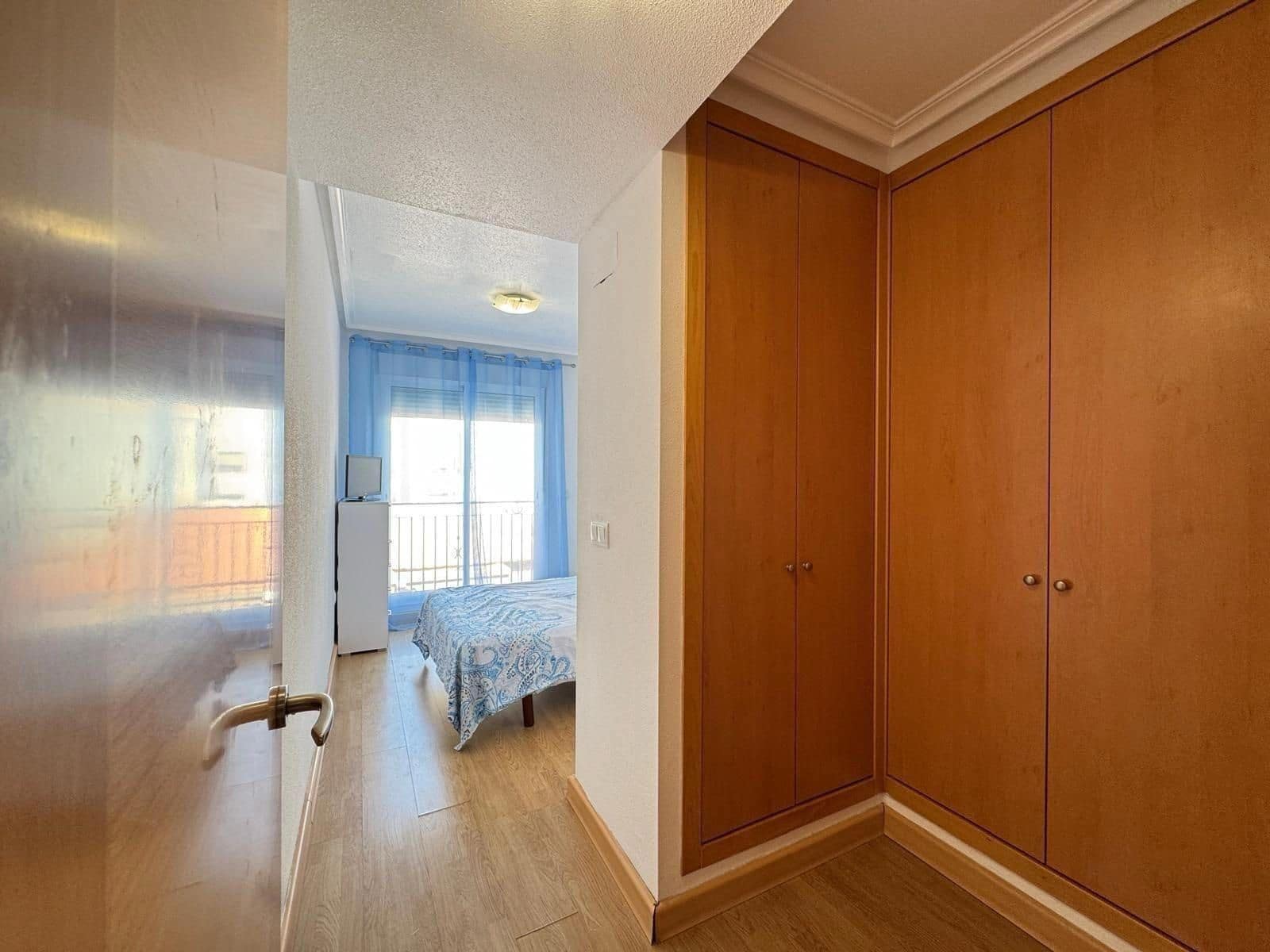 Piso de 3 habitaciones en Torrevieja en venta - 154.900 € (Ref: 9237405)