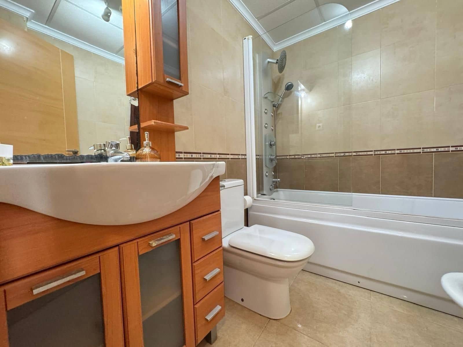 Piso de 3 habitaciones en Torrevieja en venta - 154.900 € (Ref: 9237405)