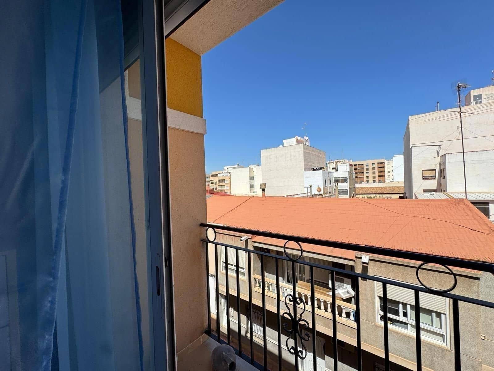 Piso de 3 habitaciones en Torrevieja en venta - 154.900 € (Ref: 9237405)