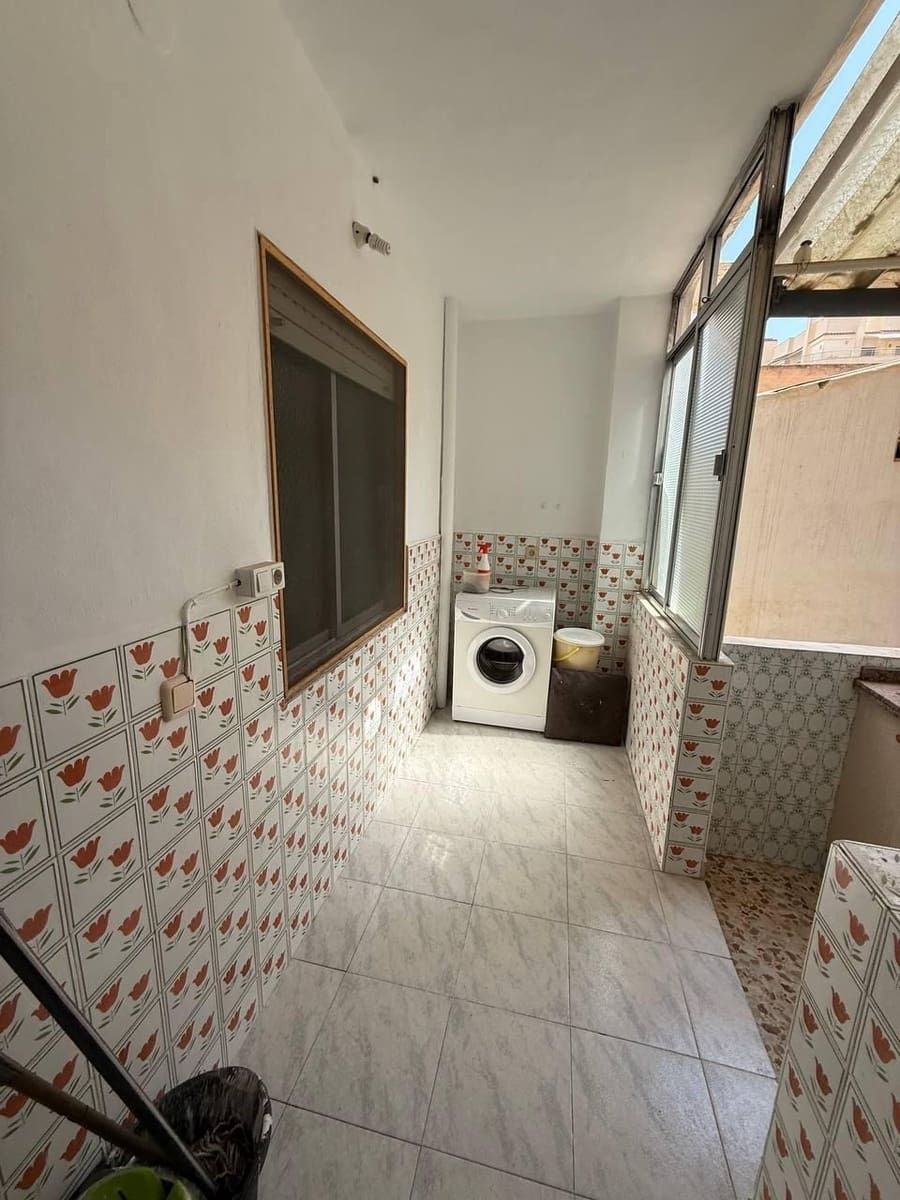 Flat for sale in Torrevieja - € 165,000 (Ref: 9237418)