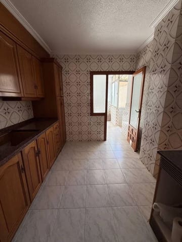 Flat for sale in Las Piscinas Naturales, Torrevieja - € 165,000 (Ref: 9237418)