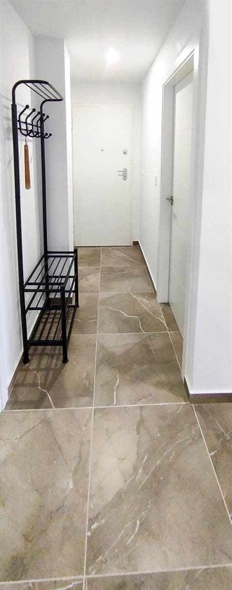 2 makuuhuone Asunto myytävänä paikassa Torrevieja mukana uima-altaan 
autotalli - 269 990 € (Ref: 9237428)