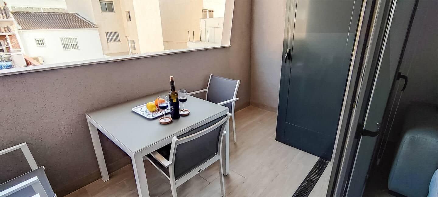 2 makuuhuone Asunto myytävänä paikassa Torrevieja mukana uima-altaan 
autotalli - 269 990 € (Ref: 9237428)