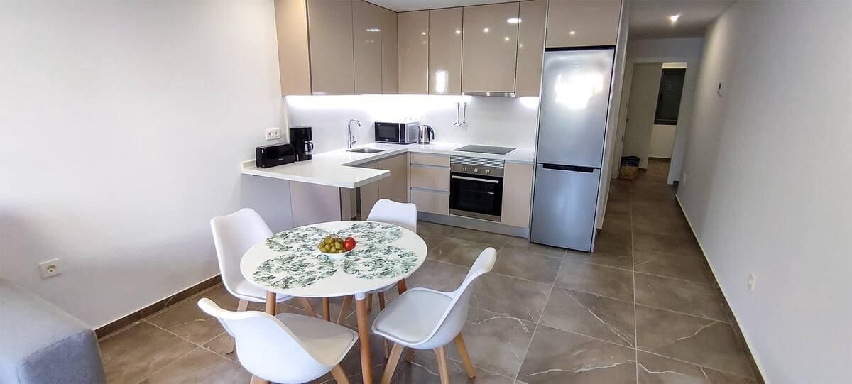 2 makuuhuone Asunto myytävänä paikassa Torrevieja mukana uima-altaan 
autotalli - 269 990 € (Ref: 9237428)