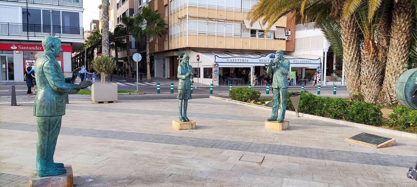 2 makuuhuone Asunto myytävänä paikassa Torrevieja mukana uima-altaan 
autotalli - 269 990 € (Ref: 9237428)