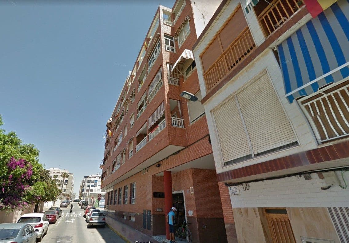 3 bedroom Penthouse for sale in Torrevieja - € 200,000 (Ref: 9237429)