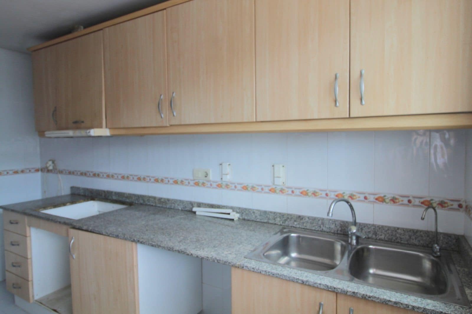 3 bedroom Penthouse for sale in Torrevieja - € 200,000 (Ref: 9237429)