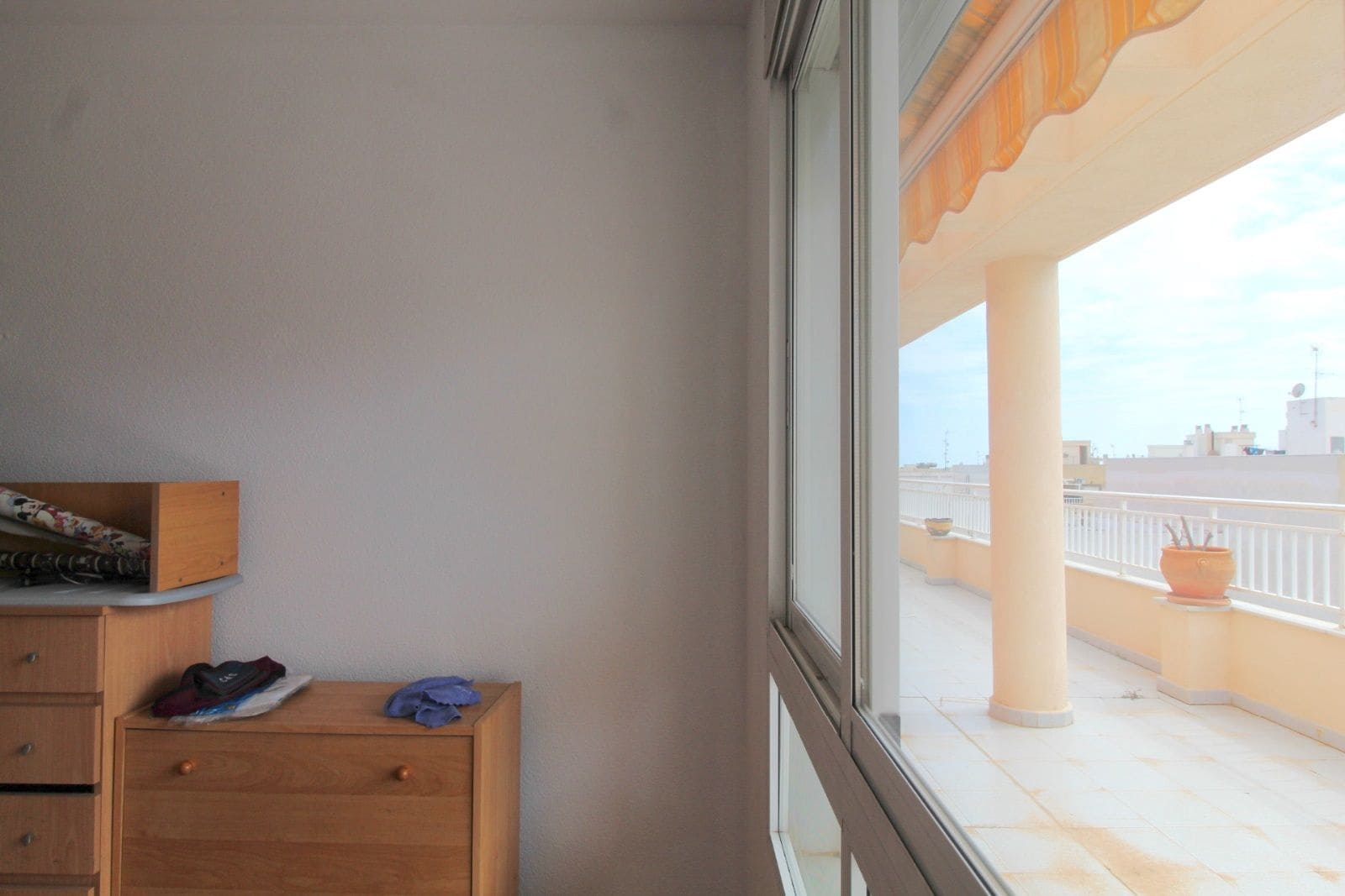 3 bedroom Penthouse for sale in Torrevieja - € 200,000 (Ref: 9237429)