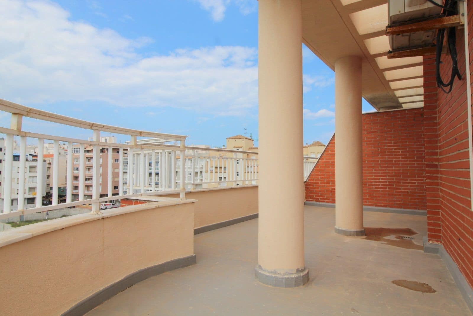3 bedroom Penthouse for sale in Torrevieja - € 200,000 (Ref: 9237429)