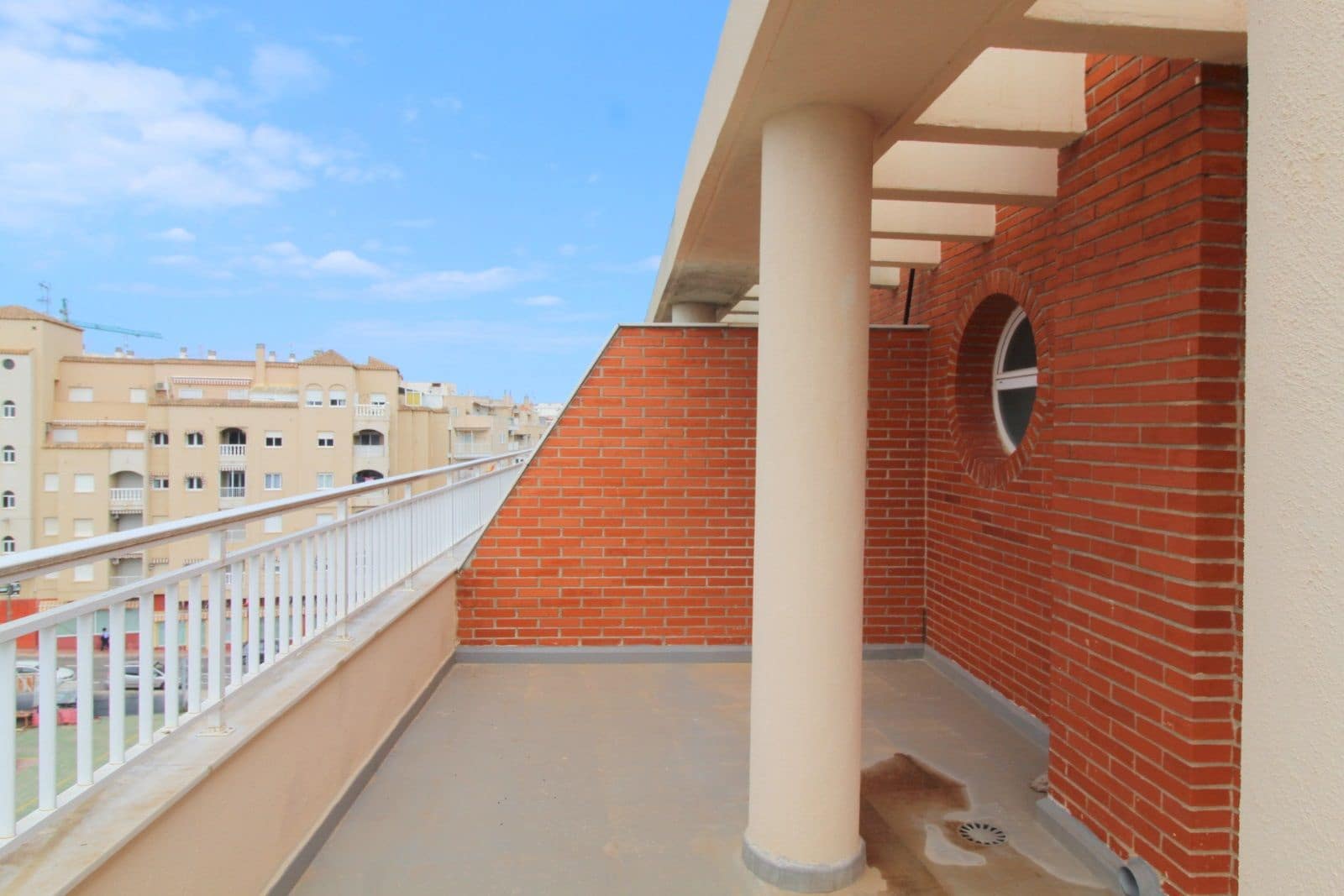 3 bedroom Penthouse for sale in Torrevieja - € 200,000 (Ref: 9237429)